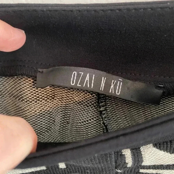 Ozai N Ku Black White Geometric Cropped Pants - Picture 6 of 8